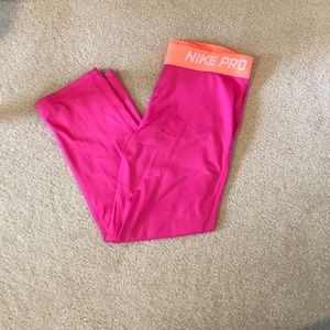 NWOT Nike cropped leggings